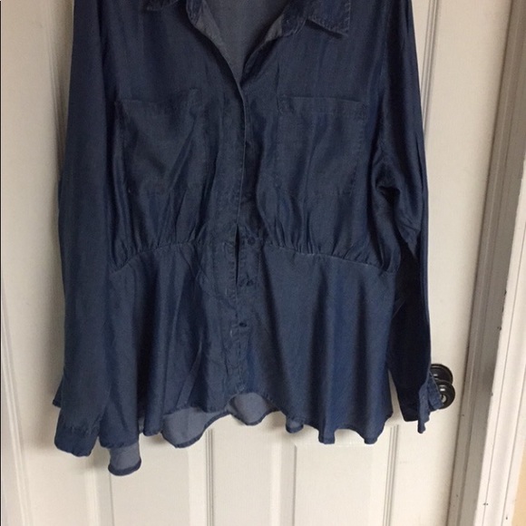 Medium to dark blue denim shirt. - Picture 4 of 4